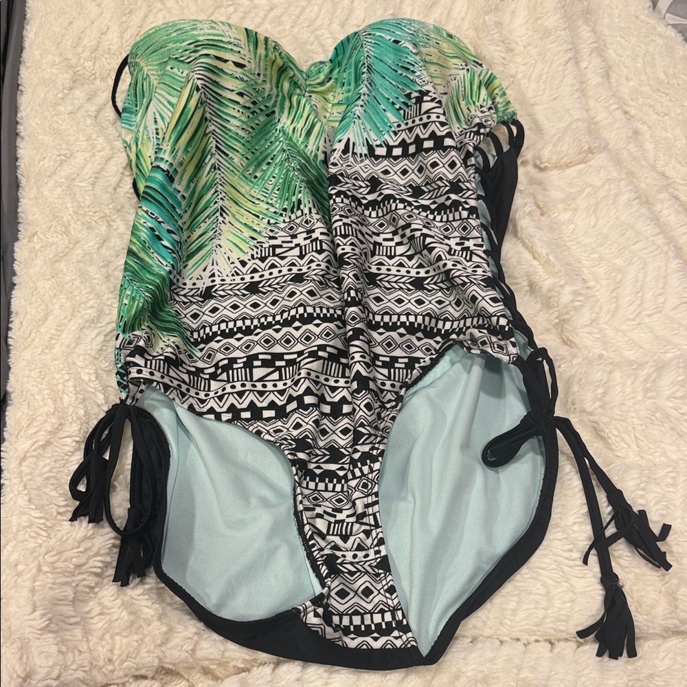 No boundaries tropical swimsuit! 🩱